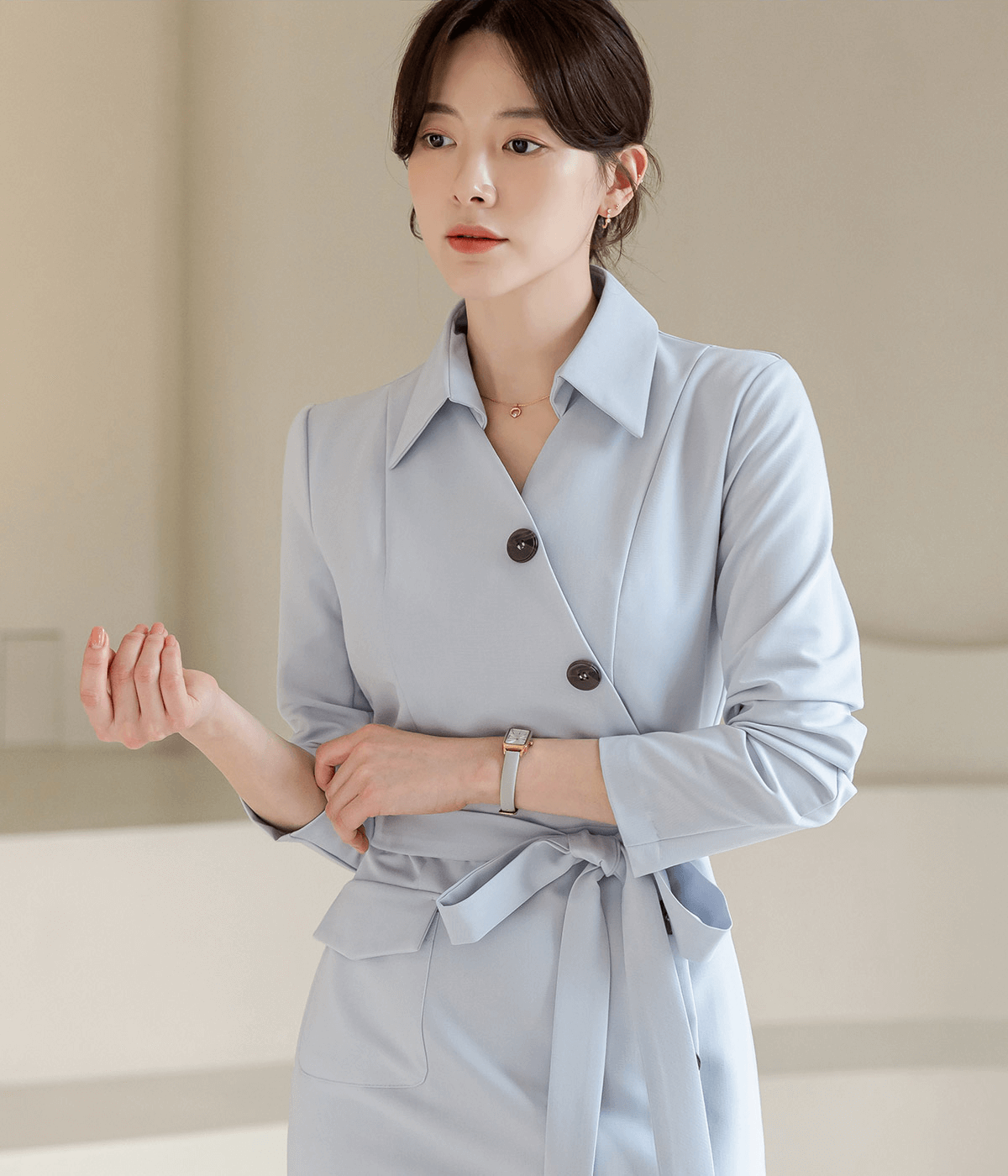 Open-Collar Belted Dress with Timeless Charm
