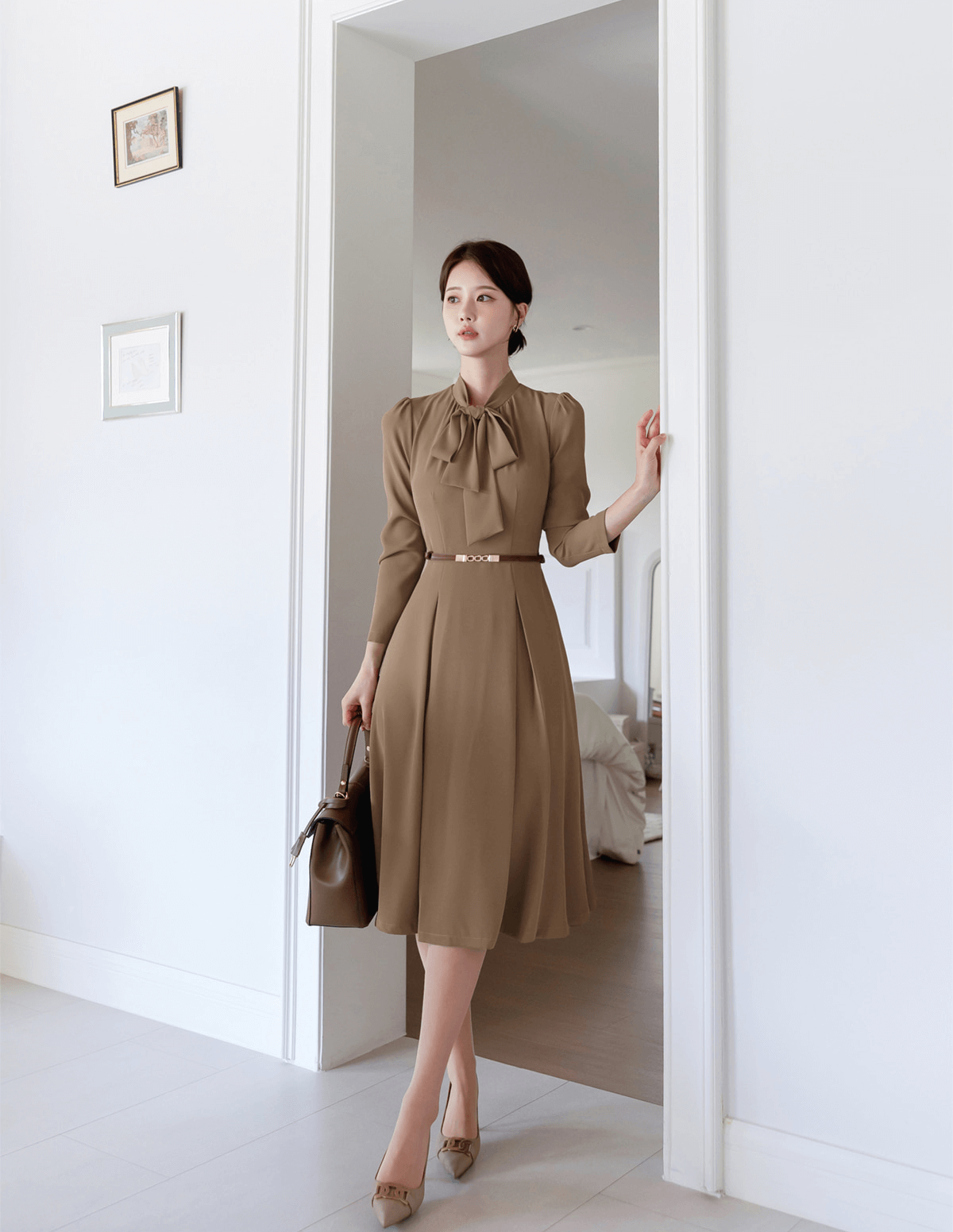 Elegant Ribbon Neck Pleated Flare Dress in Navy and Beige
