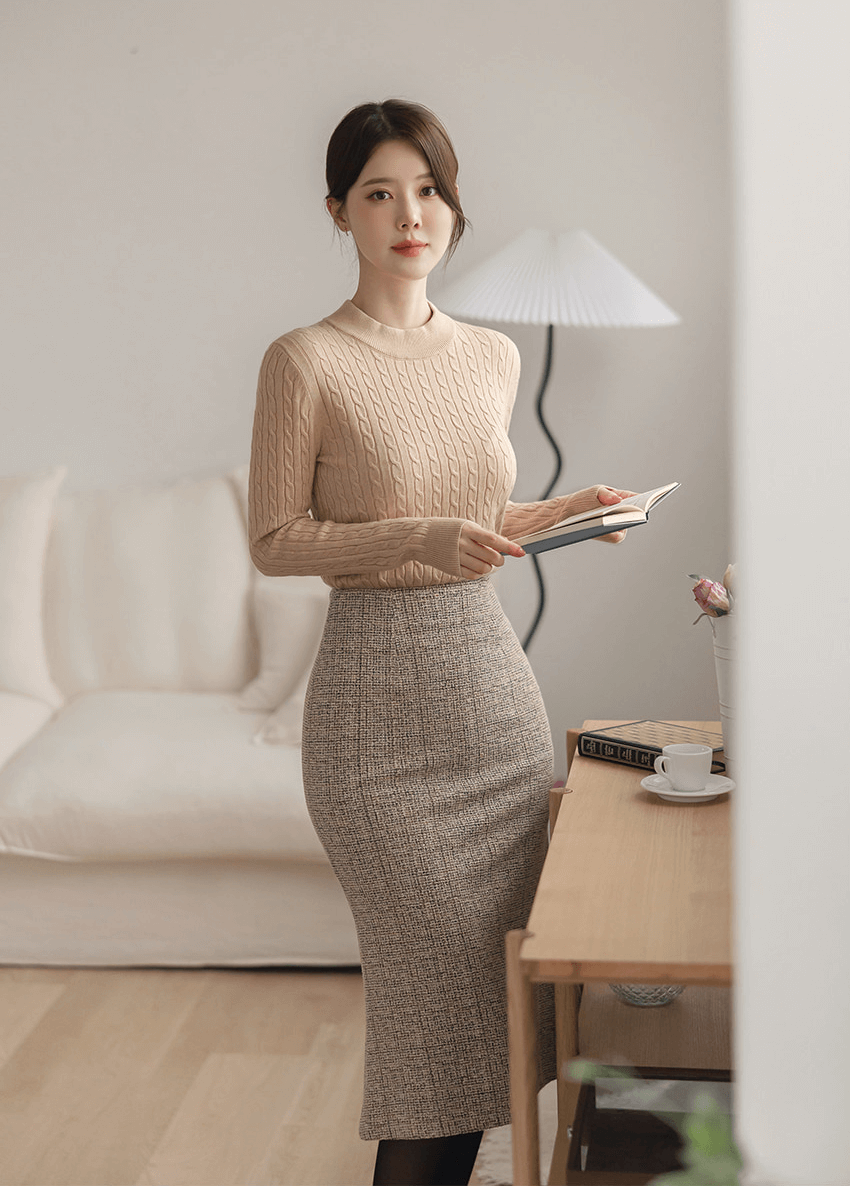 Lightweight Mock Neck Slim Fit Cable Knit Top