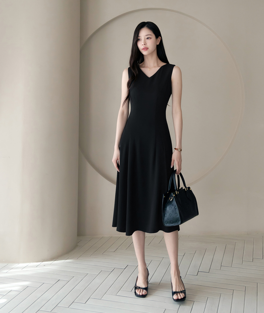 Elegant Sleeveless Black Flare Dress with V-Neck and Wide Shoulder Line