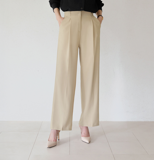 Refined Semi-Wide Trousers with a Comfort Waistband