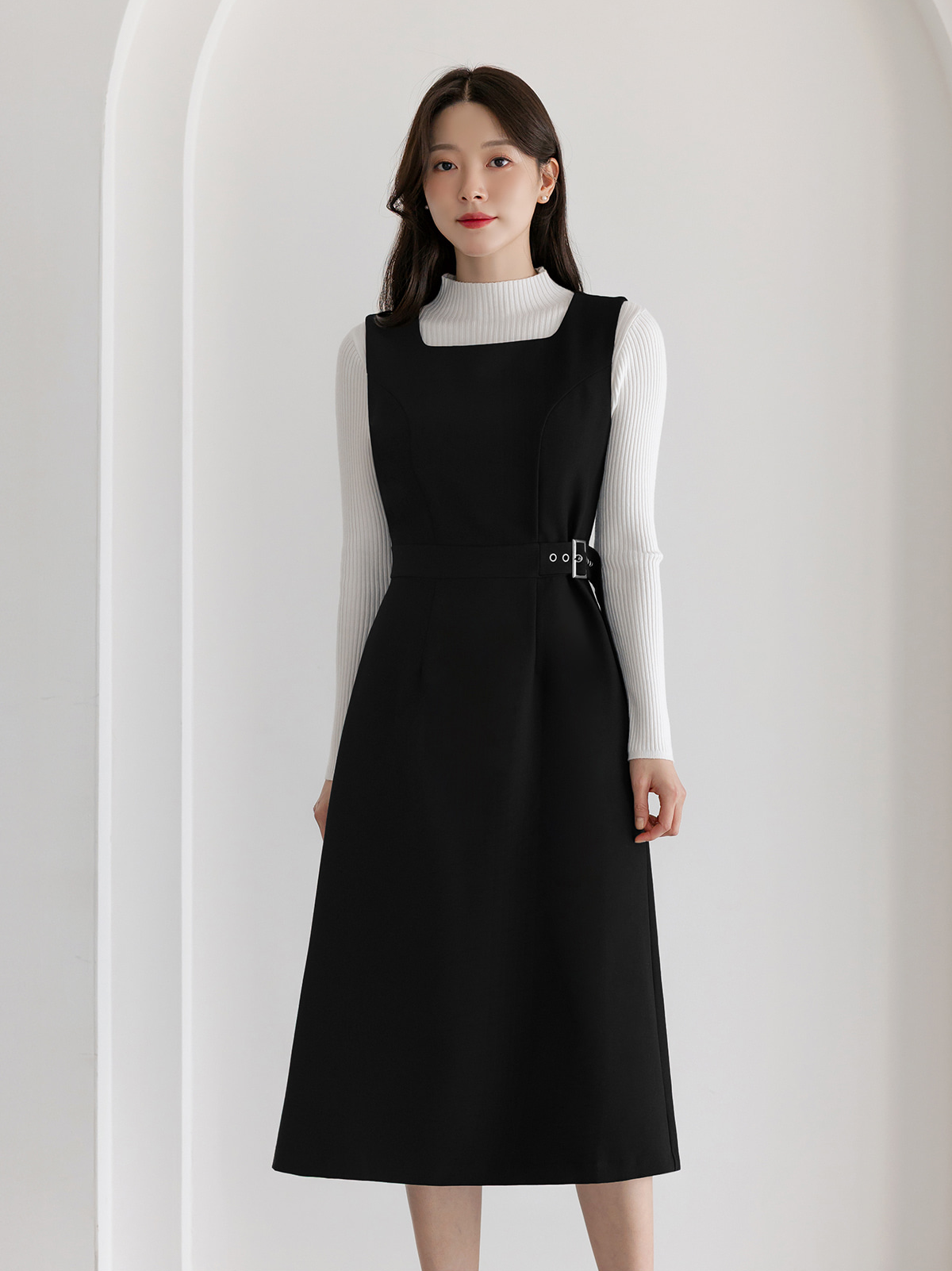 Square‑Neck Sleeveless A-Line Dress with Eyelet Buckle and Belted Waist