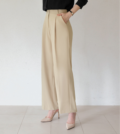 Refined Semi-Wide Trousers with a Comfort Waistband
