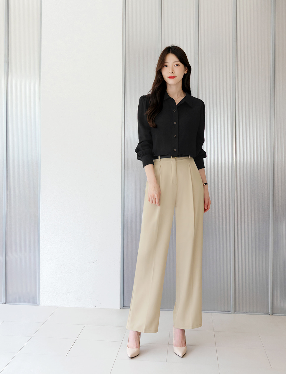 Refined Semi-Wide Trousers with a Comfort Waistband