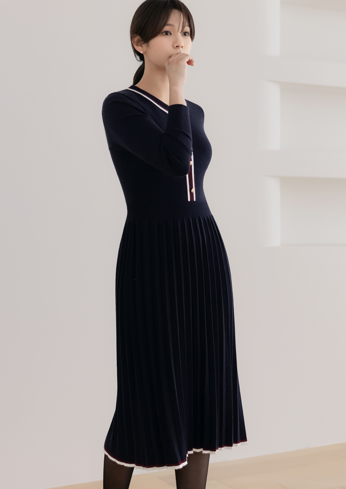 Contrast Pleated Knit Dress with Elegant Details