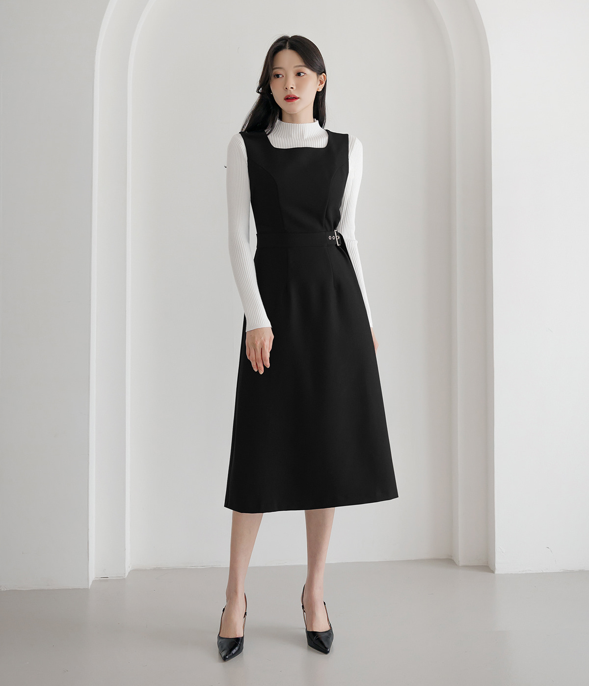 Square‑Neck Sleeveless A-Line Dress with Eyelet Buckle and Belted Waist