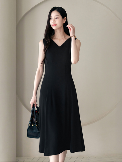 Elegant Sleeveless Black Flare Dress with V-Neck and Wide Shoulder Line