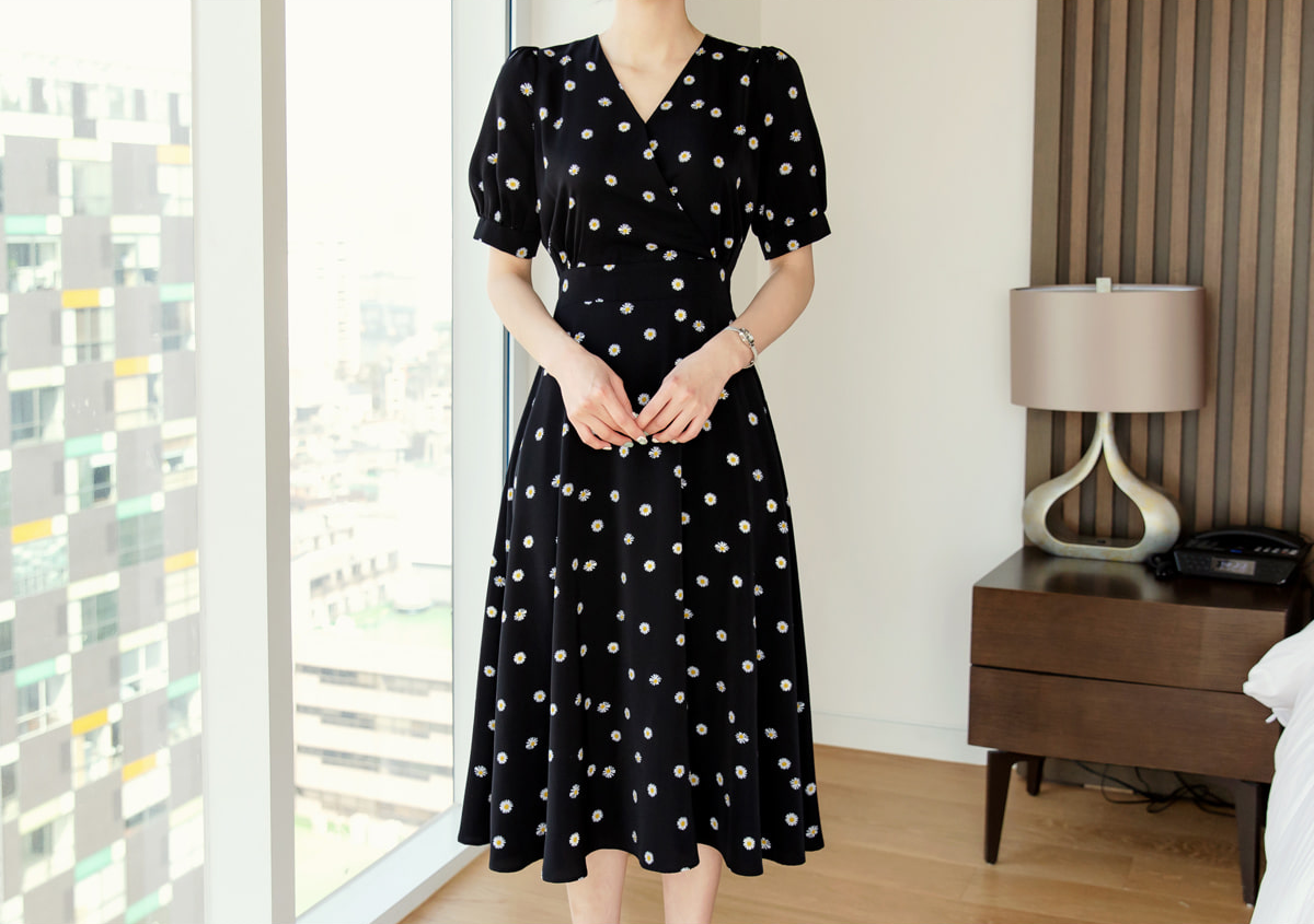 Romantic Floral Flare Dress with a Timeless Feminine Silhouette