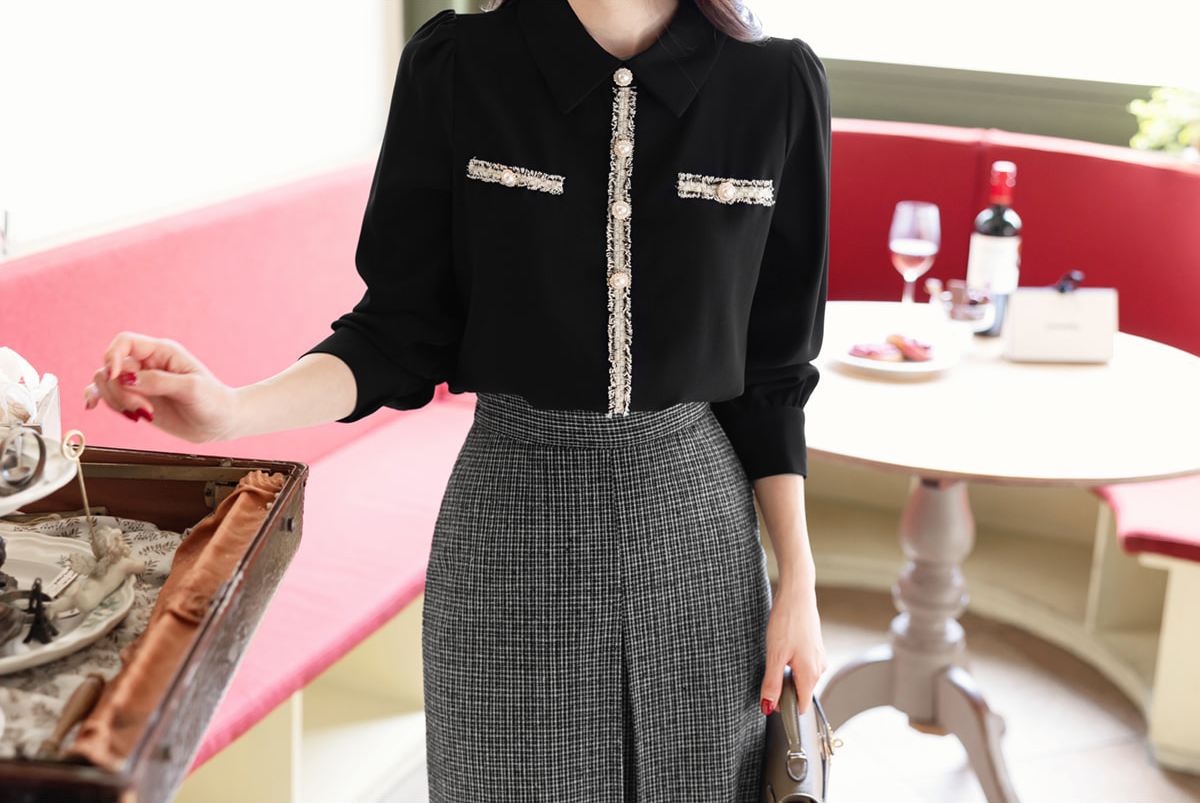 Tweed Trimming Pearl Button Blouse