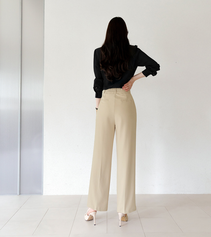 Refined Semi-Wide Trousers with a Comfort Waistband