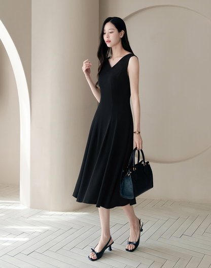 Elegant Sleeveless Black Flare Dress with V-Neck and Wide Shoulder Line