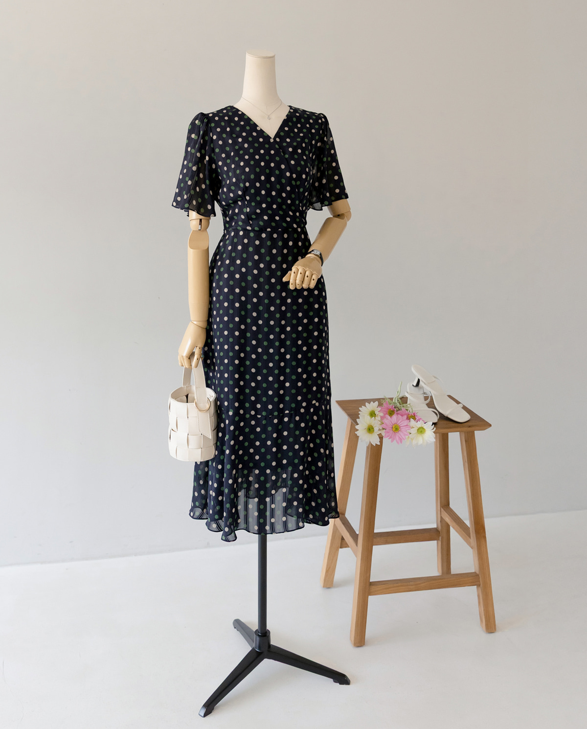 Romantic Polka Dot Flare Dress with a Graceful Feminine Silhouette