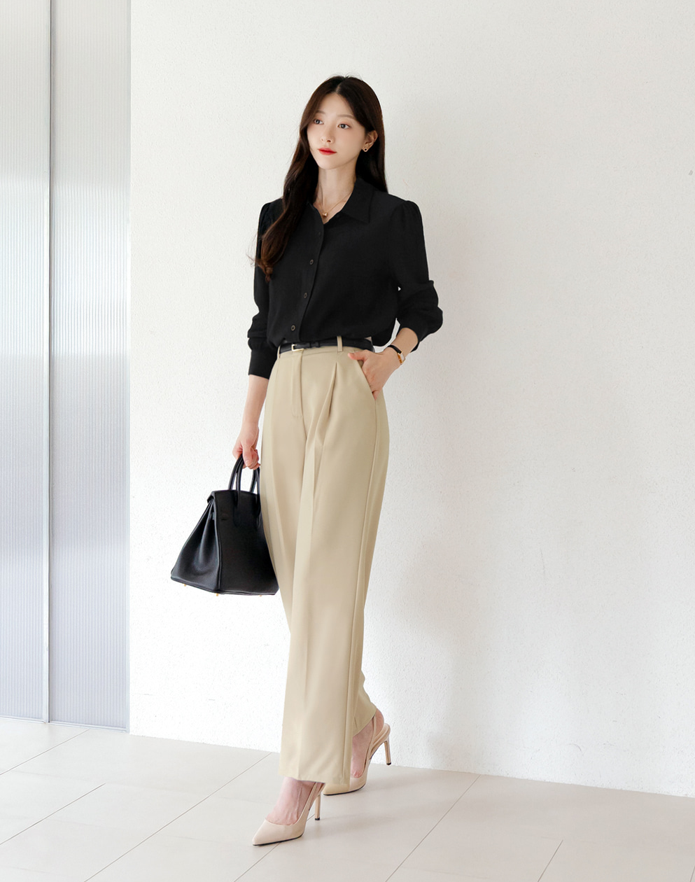 Refined Semi-Wide Trousers with a Comfort Waistband