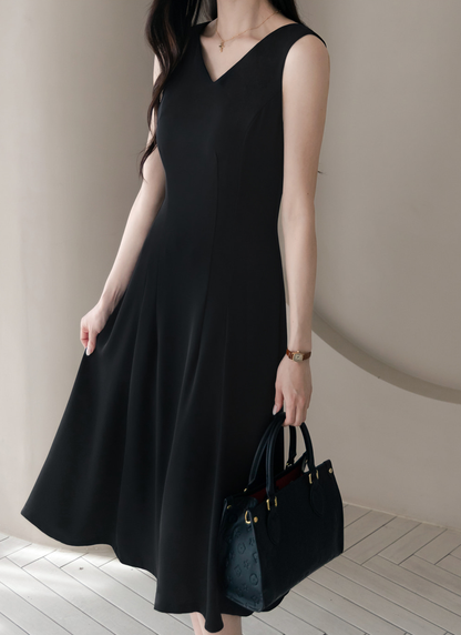 Elegant Sleeveless Black Flare Dress with V-Neck and Wide Shoulder Line