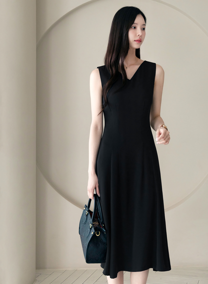 Elegant Sleeveless Black Flare Dress with V-Neck and Wide Shoulder Line