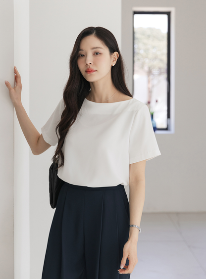 Elegant Boat Neck Blouse with an Effortlessly Refined Silhouette