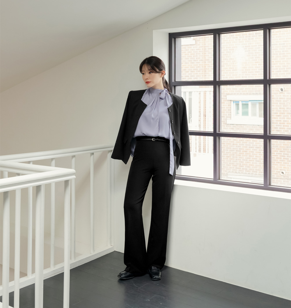 Perfect-Fit High-Waisted Bootcut Trousers with a Sleek Side-Zip Design