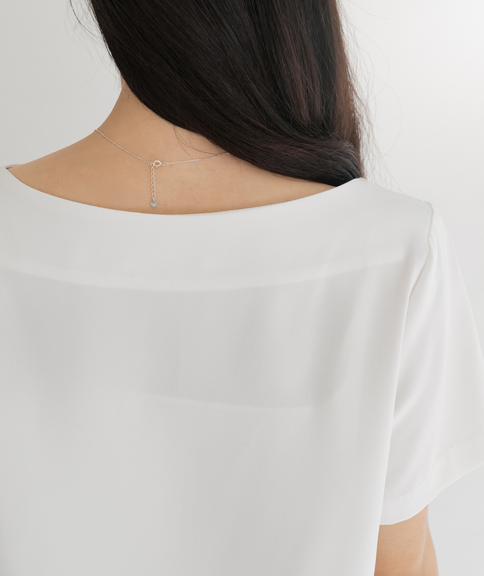 Elegant Boat Neck Blouse with an Effortlessly Refined Silhouette