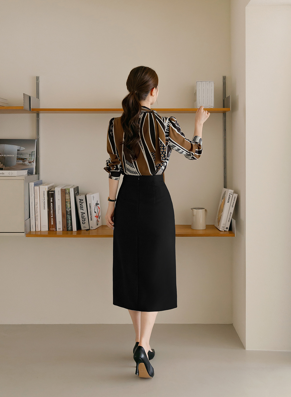 Refined Tie-Neck Blouse with an Artistic Print