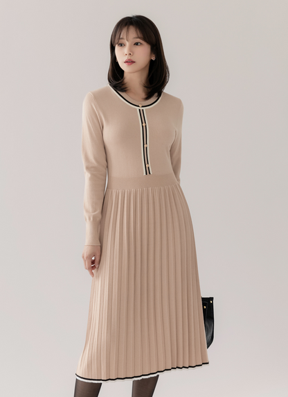 Contrast Pleated Knit Dress with Elegant Details