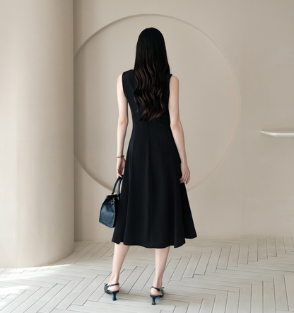 Elegant Sleeveless Black Flare Dress with V-Neck and Wide Shoulder Line