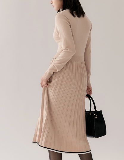 Contrast Pleated Knit Dress with Elegant Details