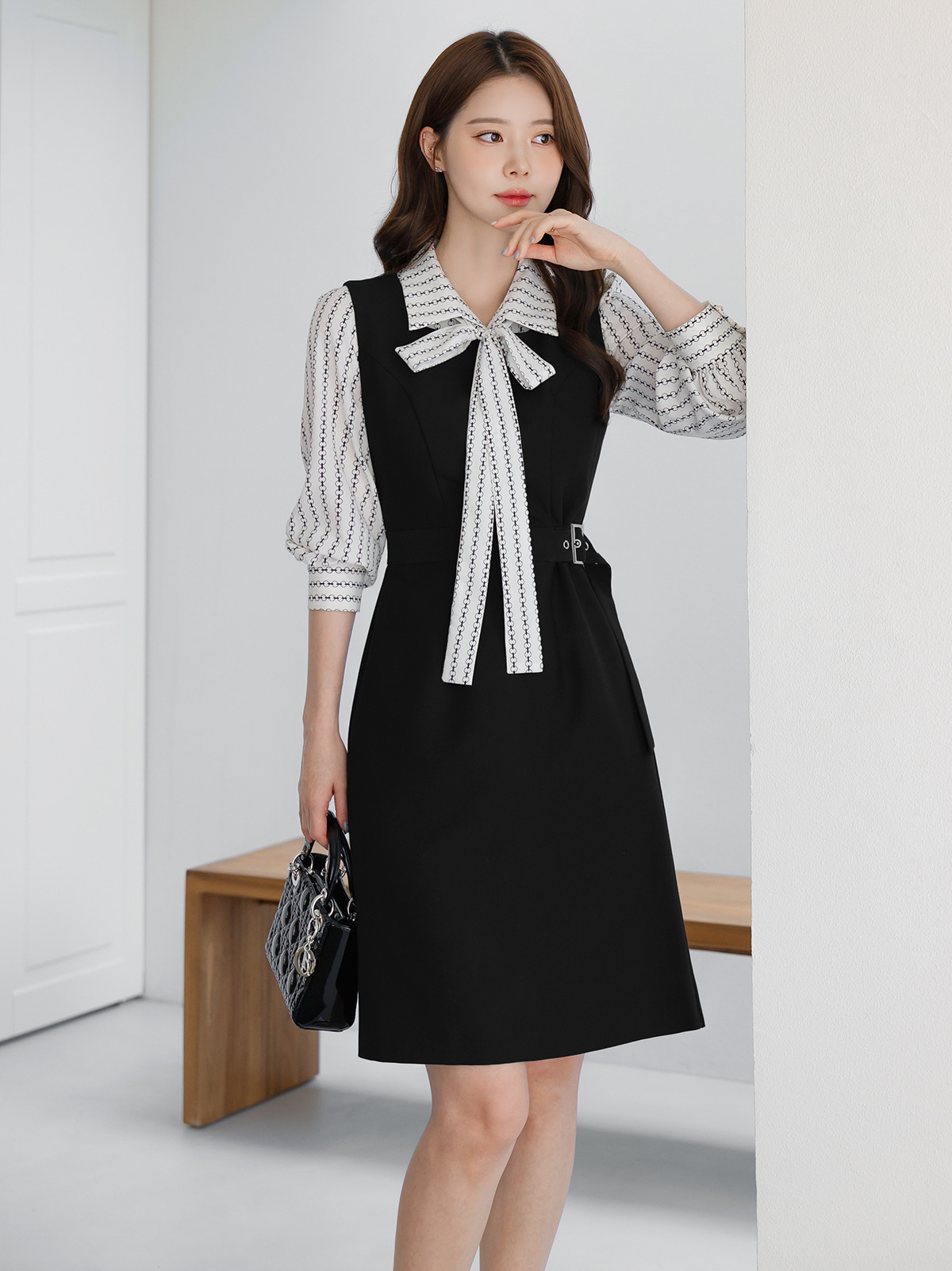 Square‑Neck Sleeveless A-Line Dress with Eyelet Buckle and Belted Waist