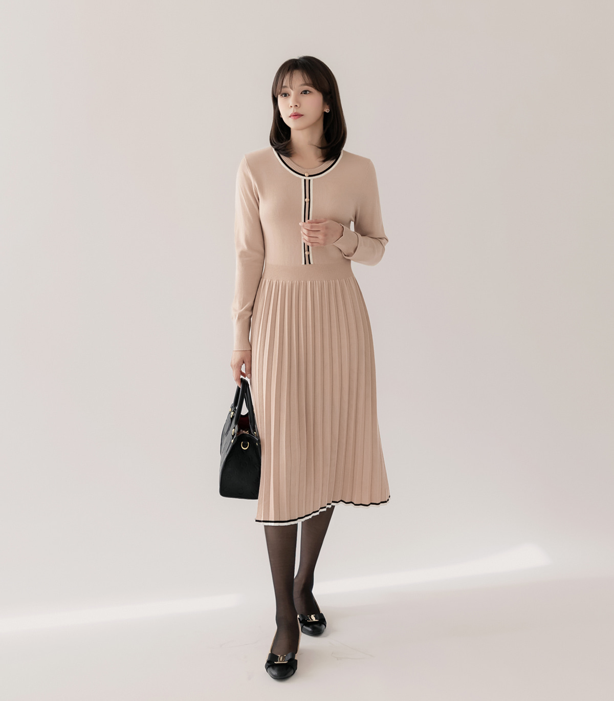 Contrast Pleated Knit Dress with Elegant Details