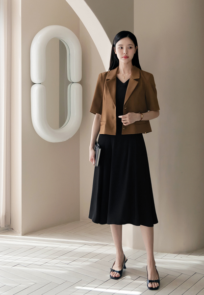 Elegant Sleeveless Black Flare Dress with V-Neck and Wide Shoulder Line