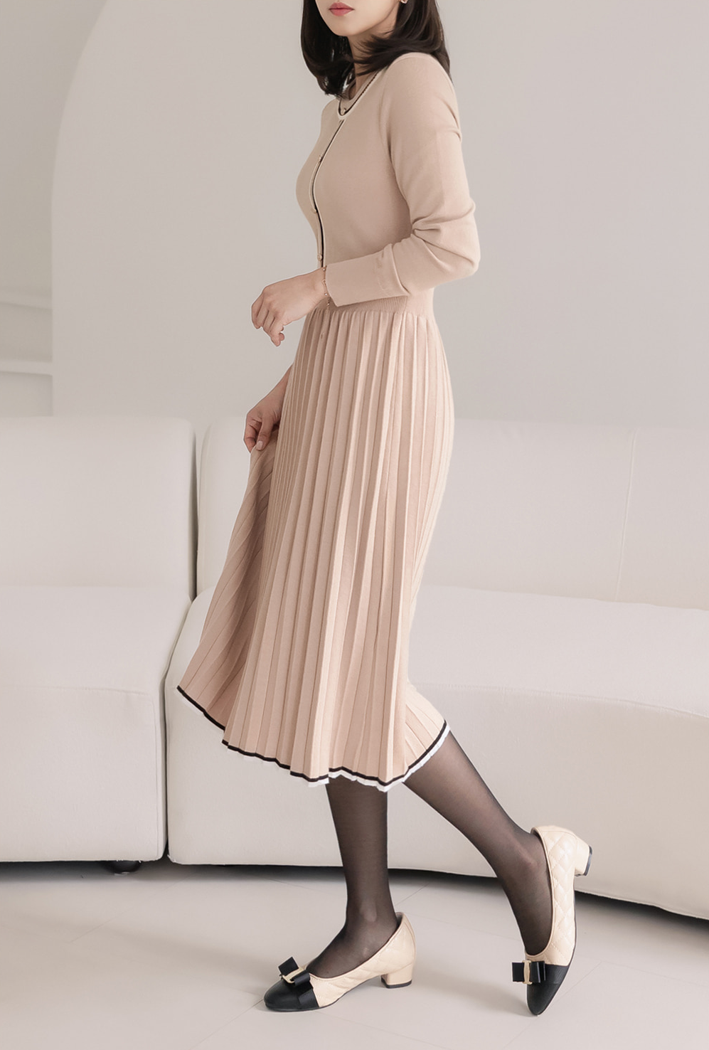 Contrast Pleated Knit Dress with Elegant Details