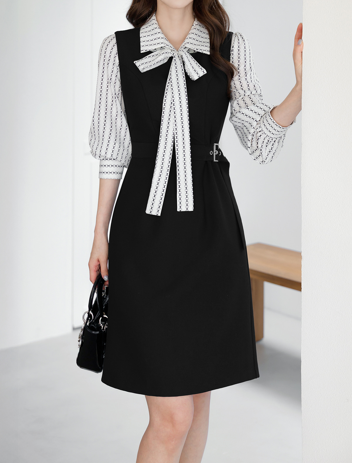 Square‑Neck Sleeveless A-Line Dress with Eyelet Buckle and Belted Waist