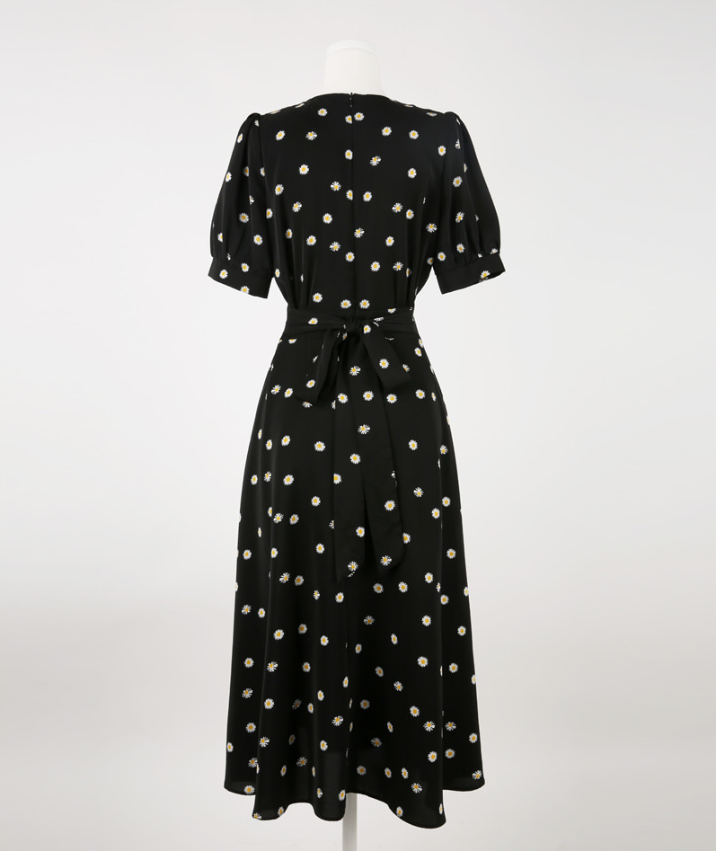 Romantic Floral Flare Dress with a Timeless Feminine Silhouette