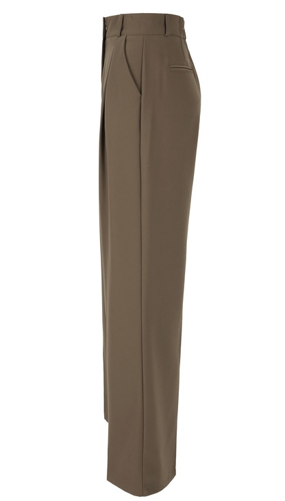 Refined Semi-Wide Trousers with a Comfort Waistband