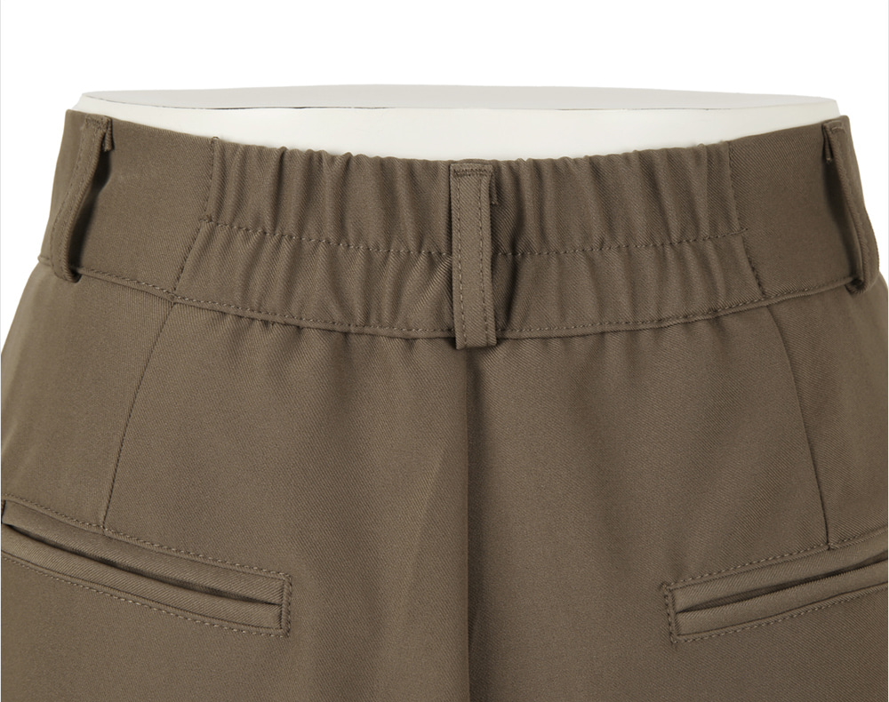 Refined Semi-Wide Trousers with a Comfort Waistband