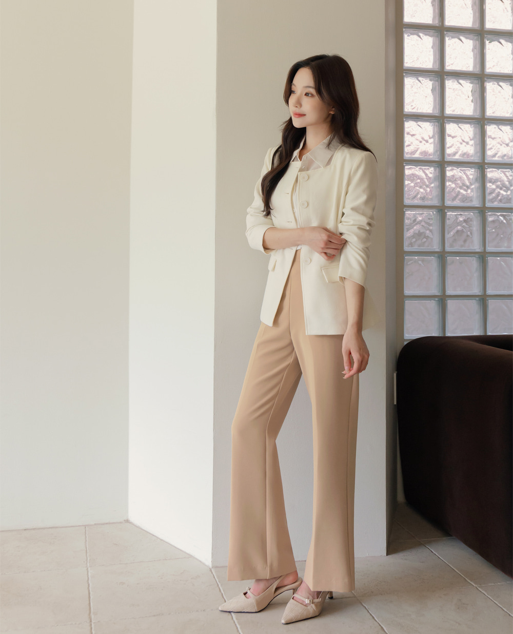 Perfect-Fit High-Waisted Bootcut Trousers with a Sleek Side-Zip Design
