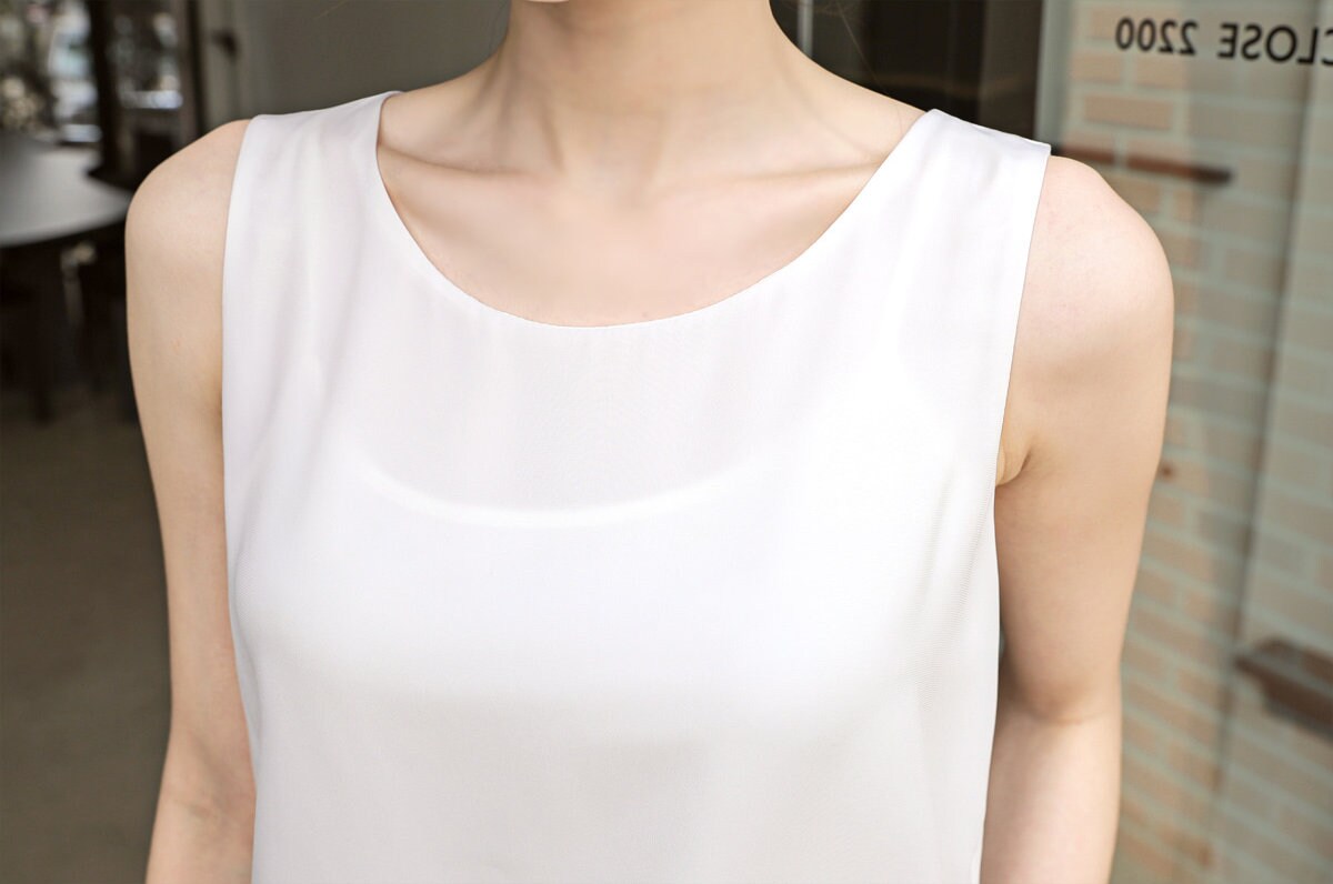 Korean Style Loose Fit Minimalistic Tank Top / Sleeveless V Neck Blouse / Office Look Top / Everyday Soft Blouse / Plus Size Top