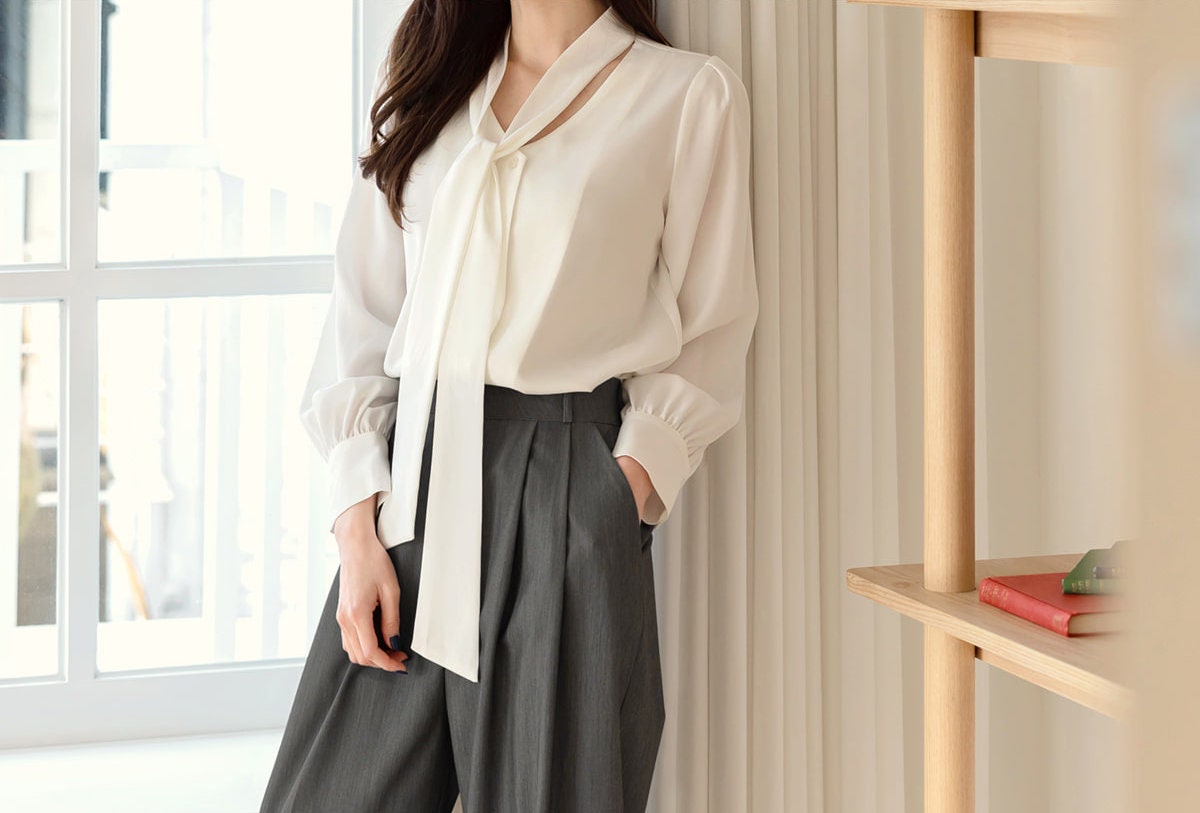 Modern Chic Style Tie Blouse / Korean Style Tie Neck Blouse Top / Office Look Top / Everyday Soft Blouse