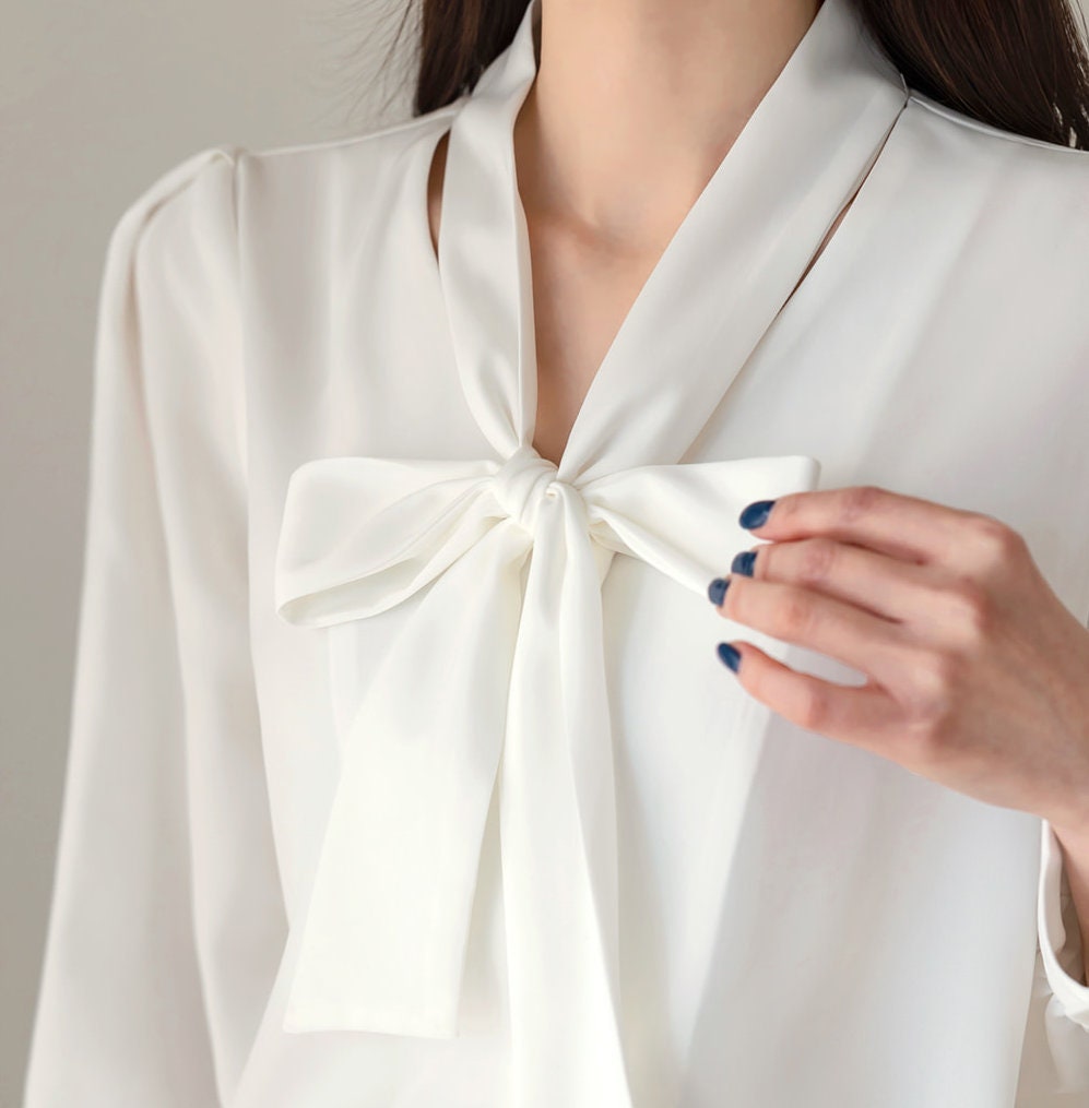 Modern Chic Style Tie Blouse / Korean Style Tie Neck Blouse Top / Office Look Top / Everyday Soft Blouse