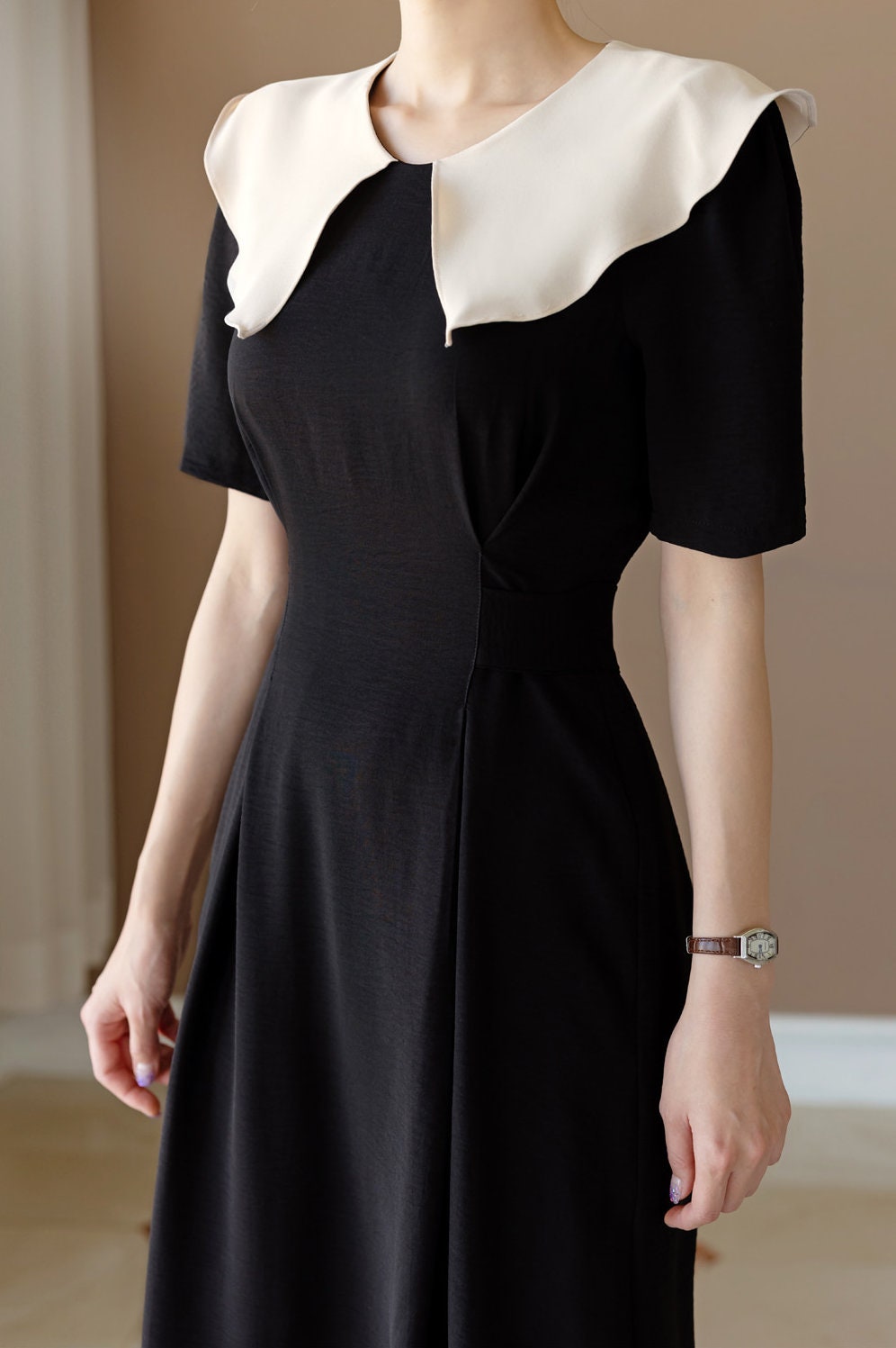 Feminine Elegant Dress / Korean Style Midi Dress with Short Sleeve / Elegant Dress with waist strap