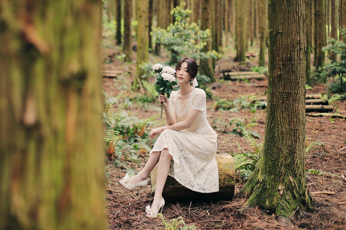 Short Sleeve Lace Midi Dress / Vintage Style Slim Wedding Dress / Korean Style Luxury wear Simple Dress / Elegant Unique Bridal Dress