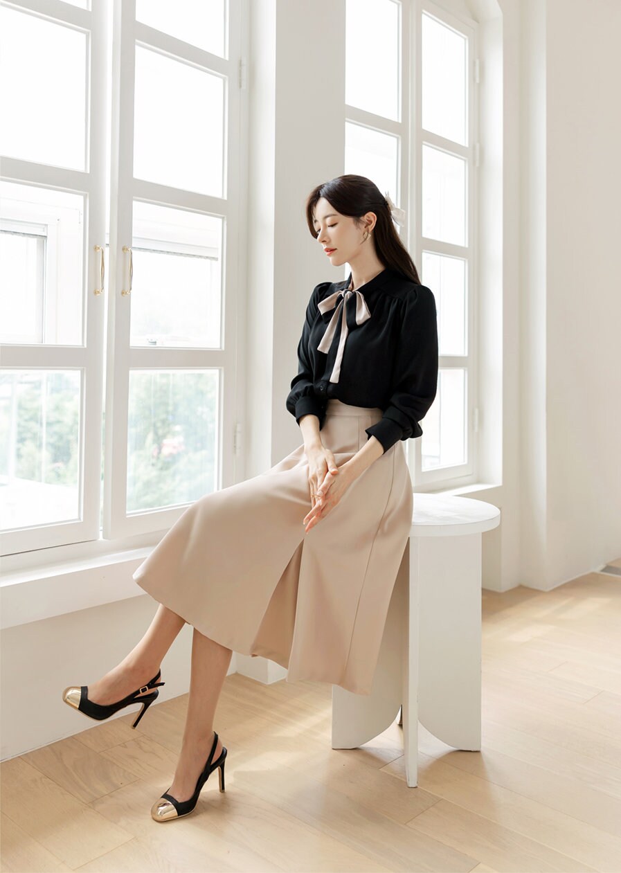 Modern Chic Style Tie Blouse / Korean Style Tie Neck Blouse Top / Office Look Top / Everyday Soft Blouse