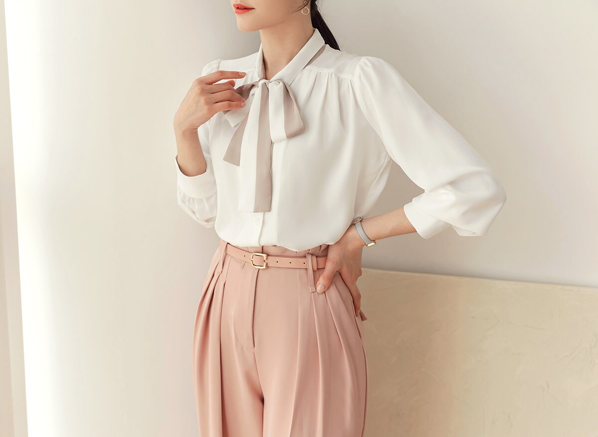 Modern Chic Style Tie Blouse / Korean Style Tie Neck Blouse Top / Office Look Top / Everyday Soft Blouse