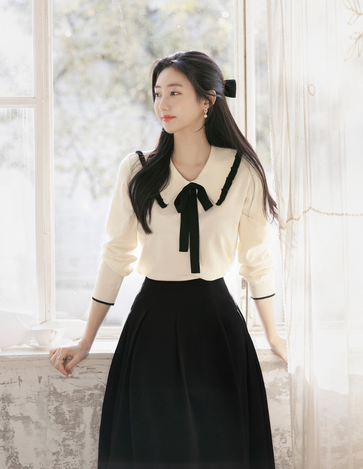 Classic Feminine Collared with ribbon tie Top / Korean Style Women Clothes / Office Look Top / Everyday Basic Long Sleeve Soft Knit Top