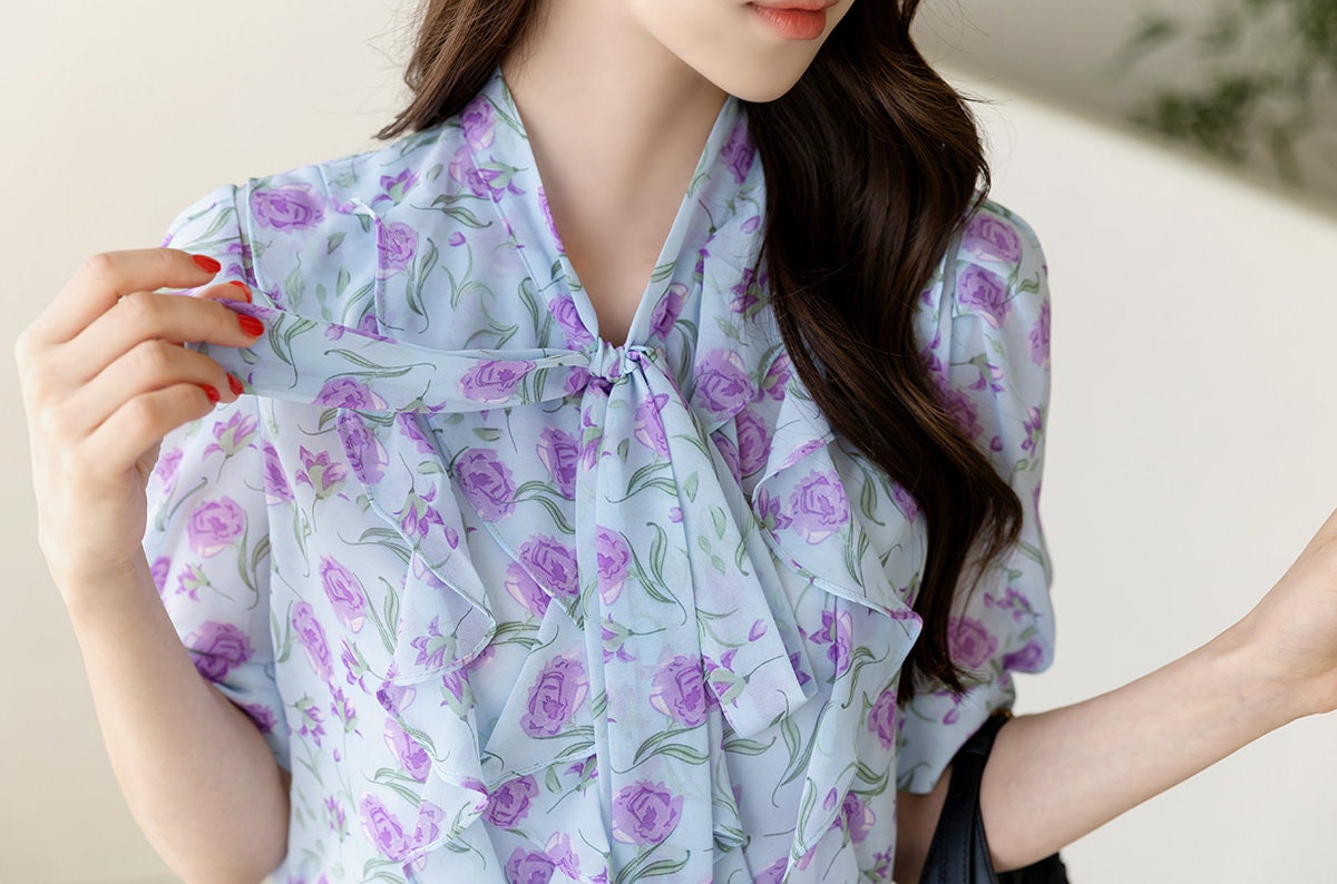 Short Sleeve Floral Pattern Chiffon Tie Blouse / Korean Style Tie Neck Blouse Top / Office Look Top / Everyday Soft Blouse for Summer