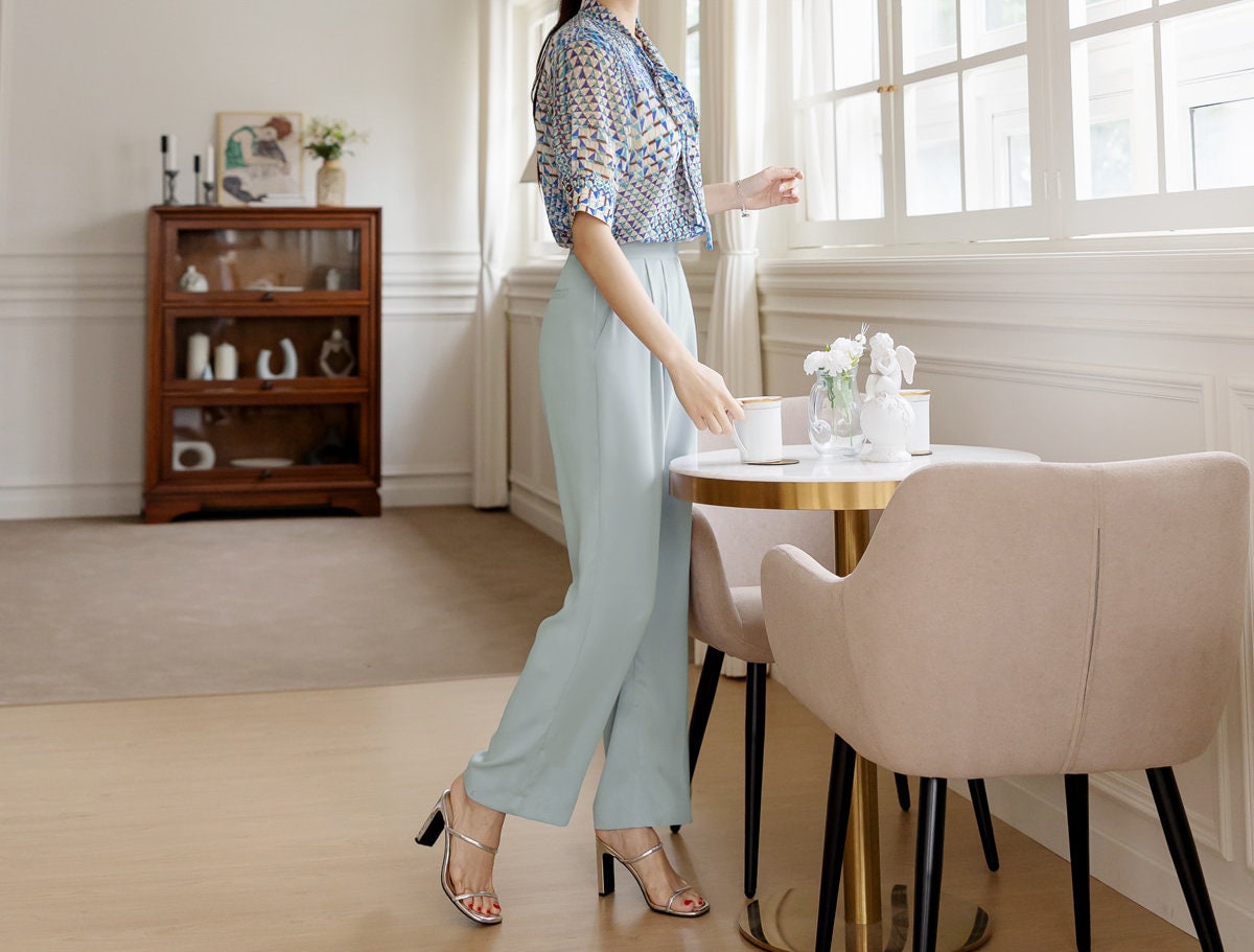 Modern Chic Pattern Tie Blouse for Summer / Korean Style Tie Neck Chiffon Blouse Top / Office Look Top / Everyday Soft Blouse