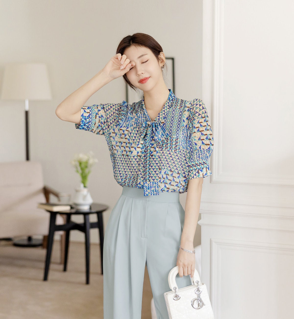 Modern Chic Pattern Tie Blouse for Summer / Korean Style Tie Neck Chiffon Blouse Top / Office Look Top / Everyday Soft Blouse