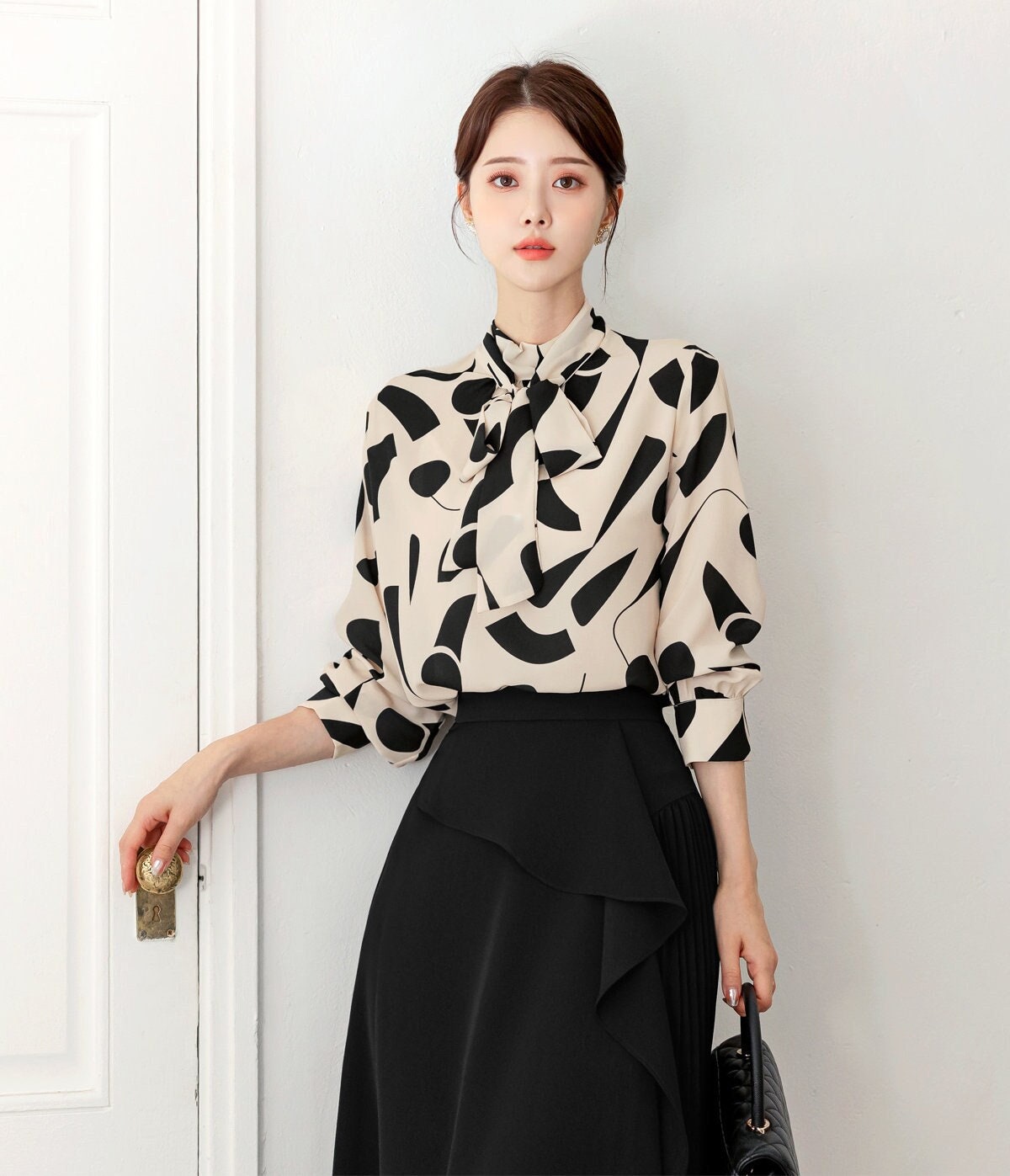 Modern Chic Pattern Long Sleeve Tie Blouse / Korean Style Tie Neck Blouse Top / Office Look Top / Everyday Soft Blouse