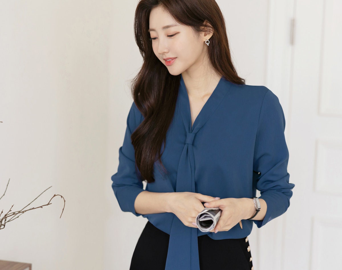 Modern Chic Long Sleeve Tie Neck Blouse / Korean Style Luxury Feminine Women Clothes / Stylish Office Look Top / Everyday Soft Blouse