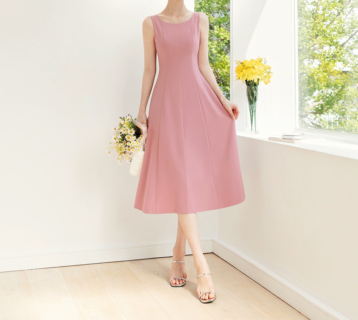 Elegant Feminin Sleeveless Flare Dress / Korean Style Midi Dress / Clasic Simple Sleeveless Dress for Women