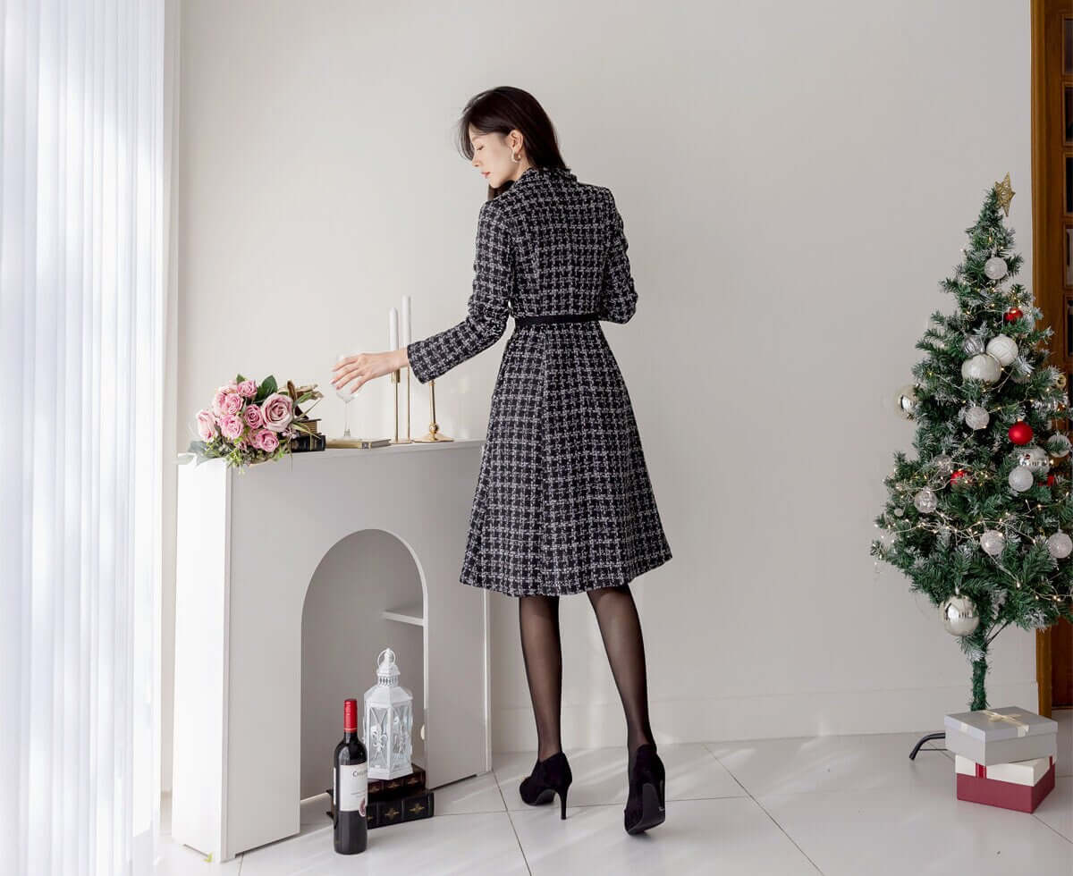 elegant tweed dress Elegant tweed dress with button closure for fall